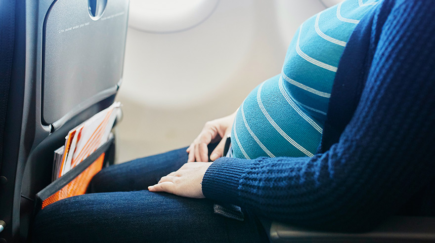 در هنگام سفر هوایی، زنان باردار باید چه نکاتی را رعایت کنند؟
