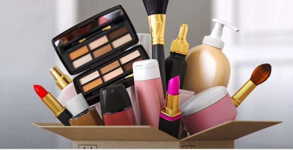لوازم آرایشی مختلف داخل جعبه-COSMETIC-PACK