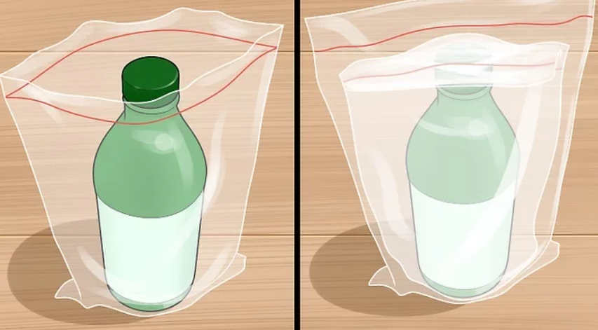 بطری سبز رنگ داخل پلاستیک زیپ‌دار-liquid-pack