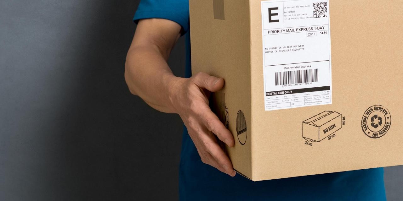 بسته پستی و دست پستچی-parcel-post