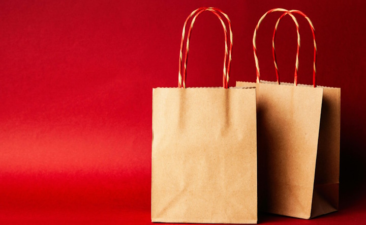 دو تا پاکت کاغذی هدیه-ارسال بسته بلک فرایدی